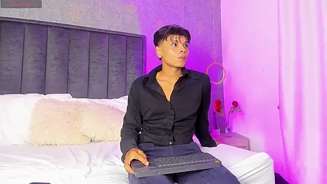 Alejandroo Montenegro online show from July 2026 05:40:02 AM