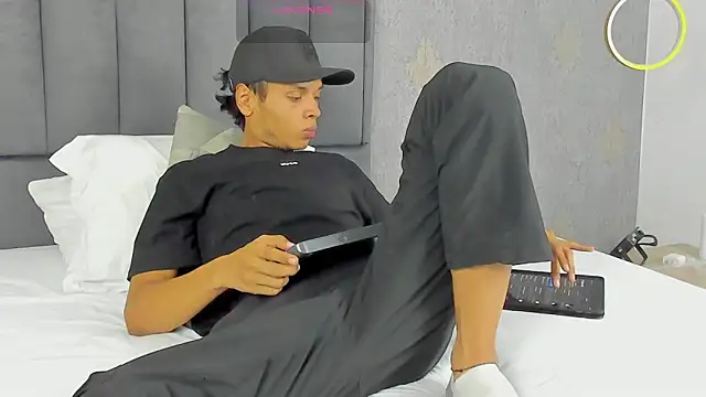 Alejandroo Montenegro online show from March 2026 02:41:02 AM