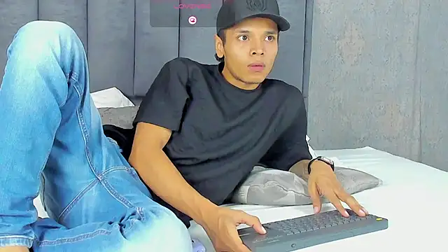 Alejandroo Montenegro online show from March 2026 01:22:01 AM