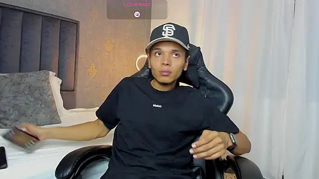 Alejandroo Montenegro online show from March 2026 09:06:01 PM