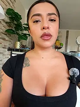 Snapshot of foxxy_lover chatting on May 2026 06:24:02 PM foxxy lover online show from May 2026 06:24:02 PM