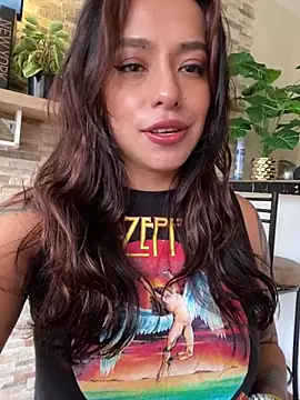 foxxy lover online show from April 2026 07:59:02 PM