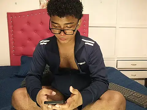 Snapshot of philipsex28 chatting on March 2026 03:07:01 AM philipsex28 online show from March 2026 03:07:01 AM