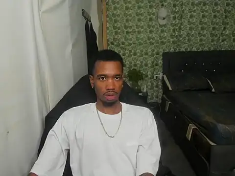 Snapshot of Kofi_exotic_2 chatting on June 2026 12:32:01 AM Kofi exotic 2 online show from June 2026 12:32:01 AM
