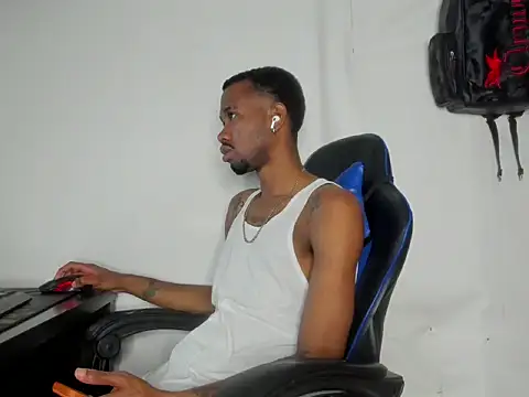 Snapshot of Kofi_exotic_2 chatting on May 2026 10:09:01 PM Kofi exotic 2 online show from May 2026 10:09:01 PM