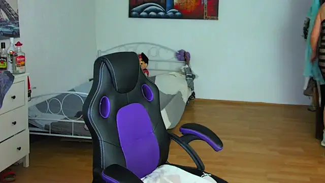 Sylly online show from November 2025 11:47:02 AM