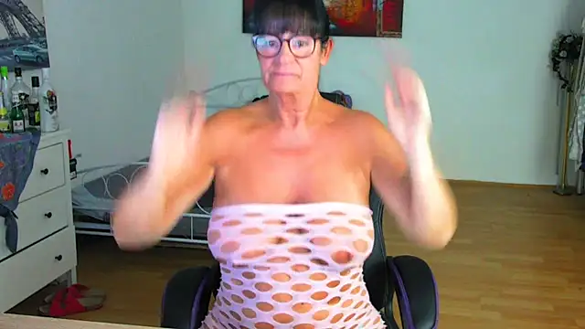 Sylly online show from September 2025 06:45:02 AM