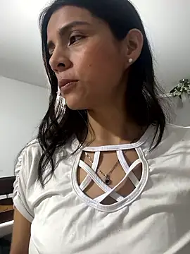 Snapshot of EvaMiranda chatting on June 2026 04:51:01 AM EvaMiranda online show from June 2026 04:51:01 AM