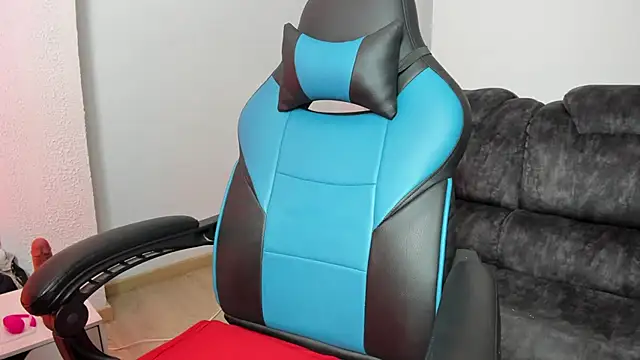 Emily bruss online show from April 2026 07:58:02 PM