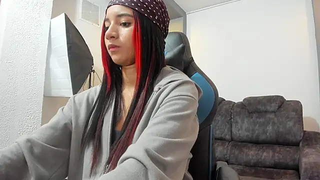Emily bruss online show from June 2026 07:40:02 PM