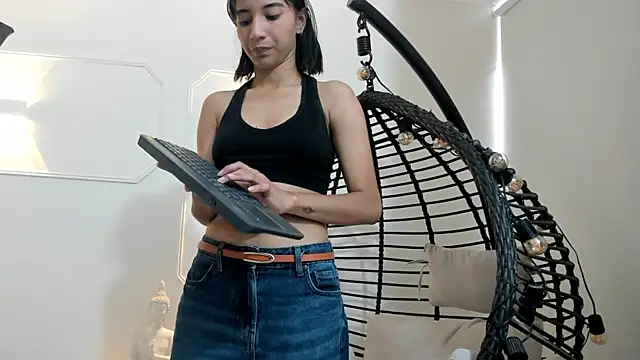 Snapshot of Emily_bruss chatting on June 2026 08:47:01 PM Emily bruss online show from June 2026 08:47:01 PM