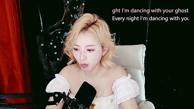 Lady-Mia777 online show from February 2026 12:27:02 PM