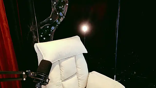 Lady-Mia777 online show from February 2026 11:52:01 AM