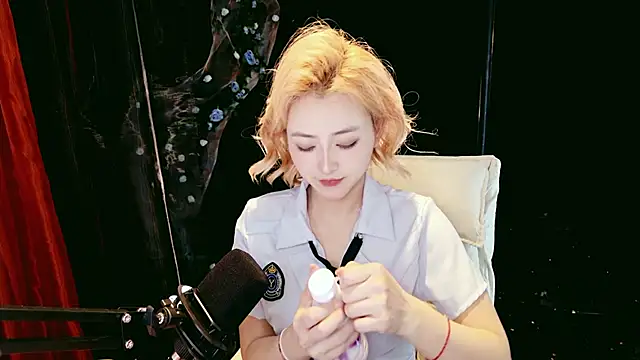 Lady-Mia777 online show from February 2026 12:27:01 PM