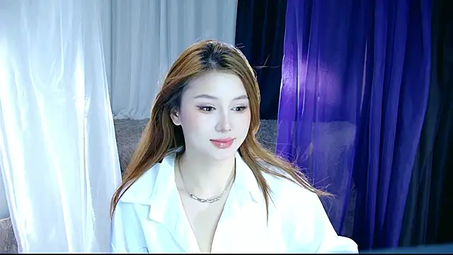 Yunny-888 online show from February 2026 07:52:01 AM