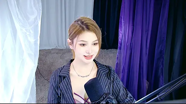 Yunny-888 online show from February 2026 09:51:02 AM