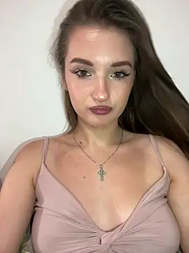 Green eyes lady online show from July 2026 04:25:02 PM