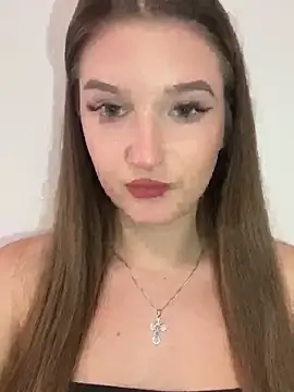 Green eyes lady online show from July 2026 03:49:02 PM