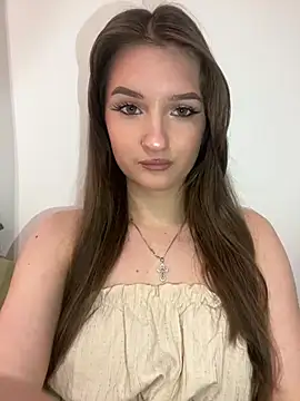 Green eyes lady online show from April 2026 02:19:01 PM