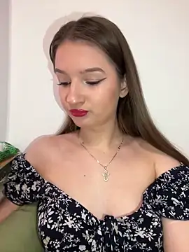 Green eyes lady online show from May 2026 03:48:02 PM