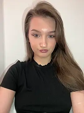 Green eyes lady online show from May 2026 01:48:02 PM