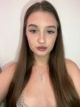 Green eyes lady online show from July 2026 04:39:02 PM