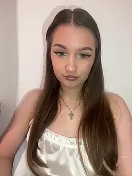 Green eyes lady online show from April 2026 01:45:02 PM