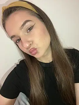 Green eyes lady online show from May 2026 01:29:01 PM
