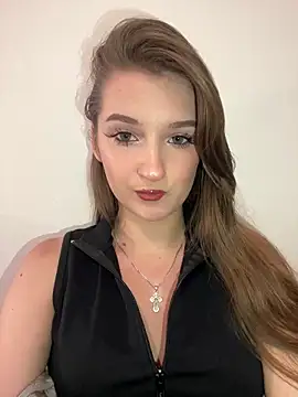 Green eyes lady online show from June 2026 02:55:02 PM
