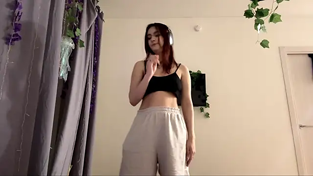 LunaMacky online show from February 2026 12:12:02 AM