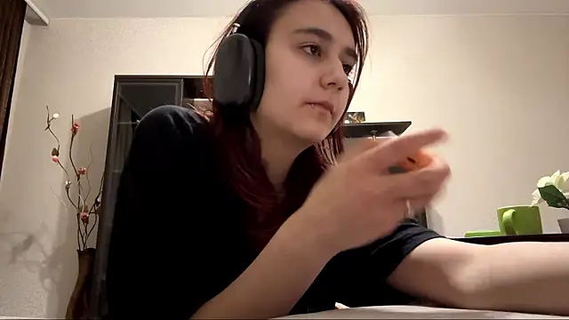 LunaMacky online show from February 2026 12:21:02 AM