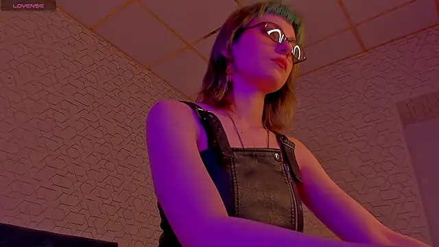 Scarle Whisper online show from April 2026 09:02:02 AM