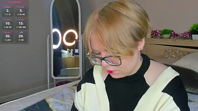 Lauraaa Smith online show from March 2026 07:26:02 AM