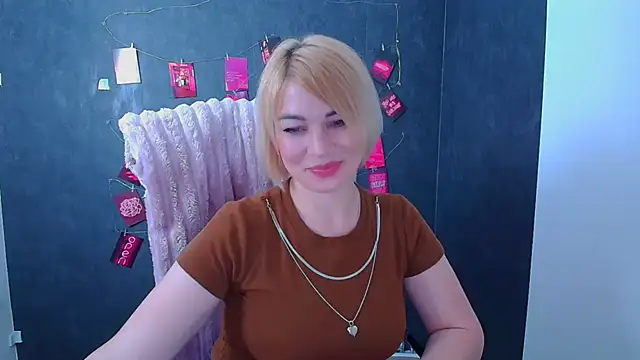 Snapshot of CuttieEmma chatting on June 2026 01:05:02 PM CuttieEmma online show from June 2026 01:05:02 PM