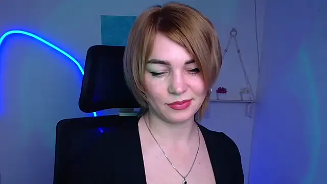 Snapshot of CuttieEmma chatting on February 2026 06:57:02 AM CuttieEmma online show from February 2026 06:57:02 AM