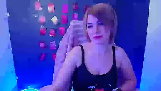 Snapshot of CuttieEmma chatting on February 2026 12:37:01 PM CuttieEmma online show from February 2026 12:37:01 PM