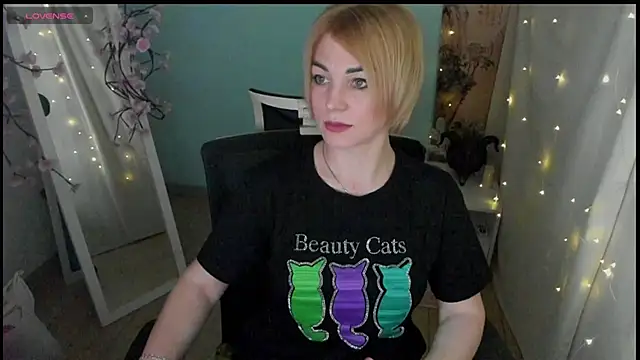 Snapshot of CuttieEmma chatting on May 2026 12:52:01 PM CuttieEmma online show from May 2026 12:52:01 PM