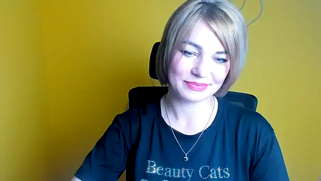 CuttieEmma online show from June 2026 12:00:02 PM
