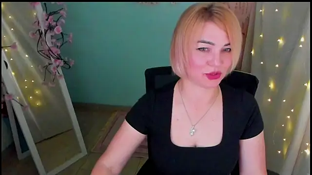Snapshot of CuttieEmma chatting on June 2026 01:54:01 PM CuttieEmma online show from June 2026 01:54:01 PM