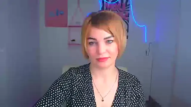 CuttieEmma online show from April 2026 05:57:02 AM