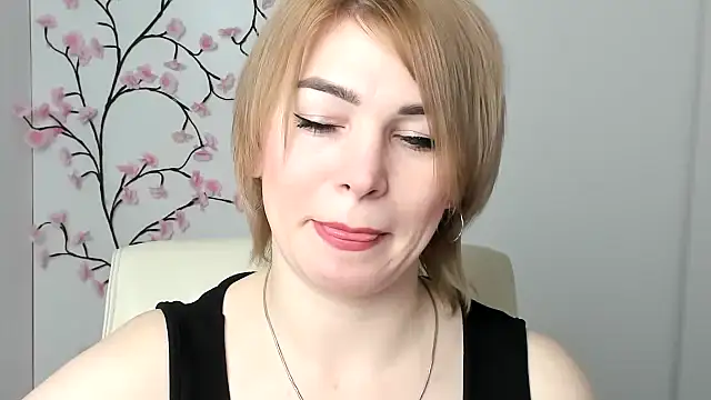 Snapshot of CuttieEmma chatting on February 2026 08:01:01 AM CuttieEmma online show from February 2026 08:01:01 AM