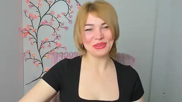 Snapshot of CuttieEmma chatting on February 2026 07:31:01 AM CuttieEmma online show from February 2026 07:31:01 AM