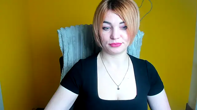 Snapshot of CuttieEmma chatting on April 2026 05:58:02 AM CuttieEmma online show from April 2026 05:58:02 AM