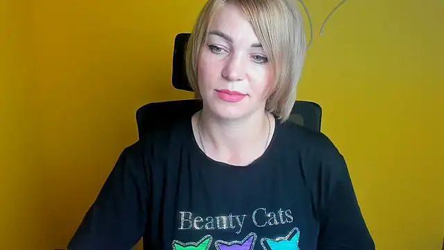 CuttieEmma online show from July 2026 11:43:01 AM