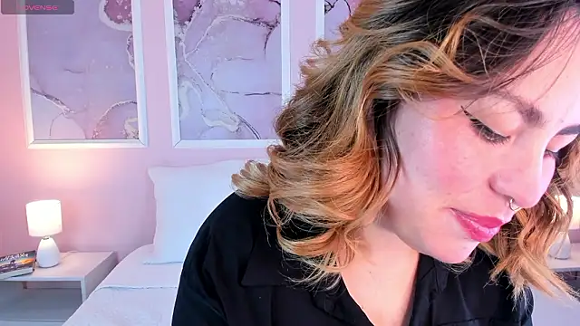 Kennya Rodriguez online show from February 2026 04:32:01 AM