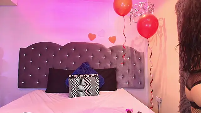 Snapshot of Lara_pons chatting on February 2026 02:03:01 PM Lara pons online show from February 2026 02:03:01 PM