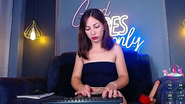 MIA ROOUSE  online show from February 2026 01:44:02 PM