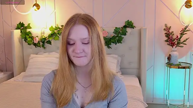 Snapshot of AmandaWatts chatting on February 2026 05:19:01 AM AmandaWatts online show from February 2026 05:19:01 AM