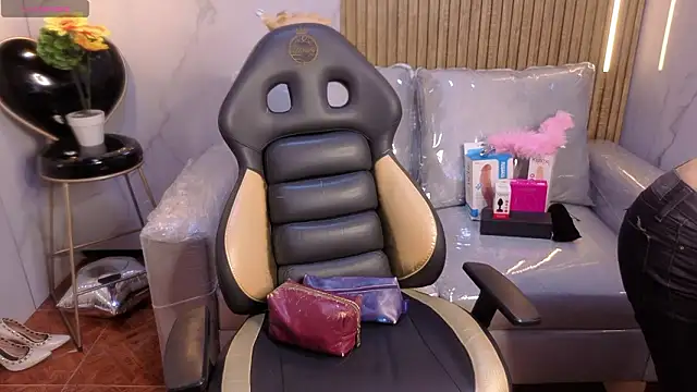 Lynn turner online show from February 2026 01:00:02 PM