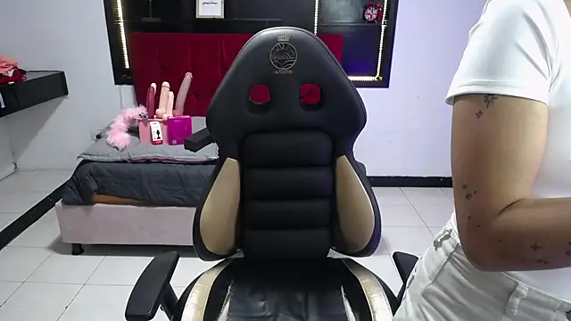 Lynn turner online show from April 2026 12:56:01 PM